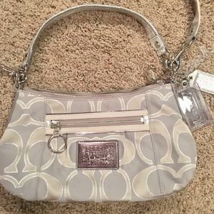 Coach ❤️ Poppy NWOT Purse with detachable strap.